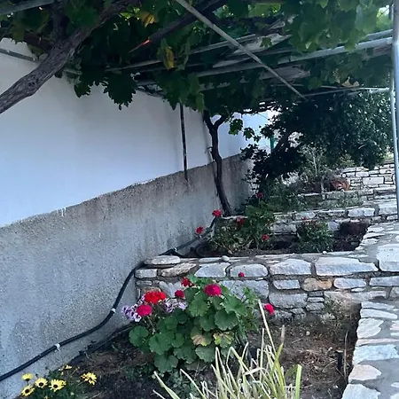 Anevalousa House Ferienhaus *