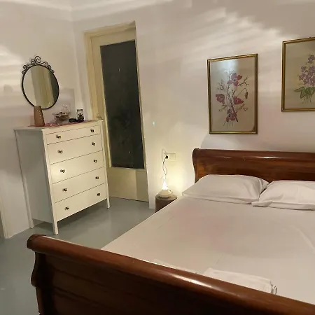 Anevalousa House Ferienhaus *