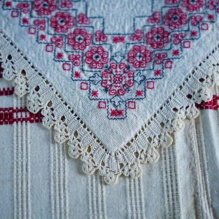 Anevalousa House Nyaraló Mucúna