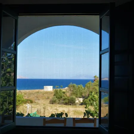 Anevalousa House *