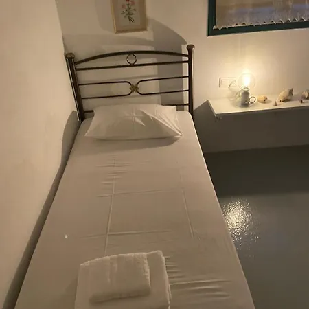 Anevalousa House *