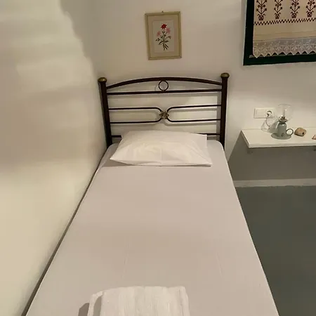 Nyaraló Anevalousa House