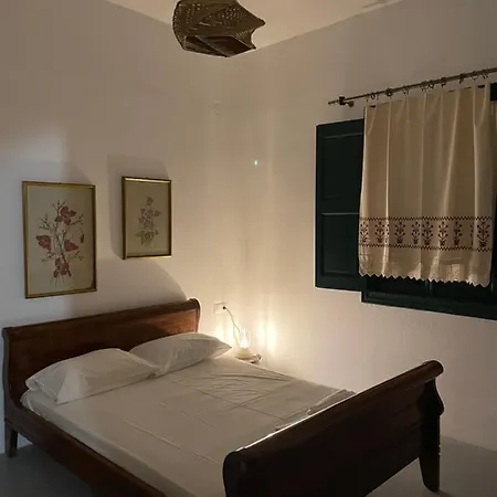 Anevalousa House *